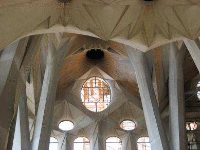 Sagrada Familia Binnen