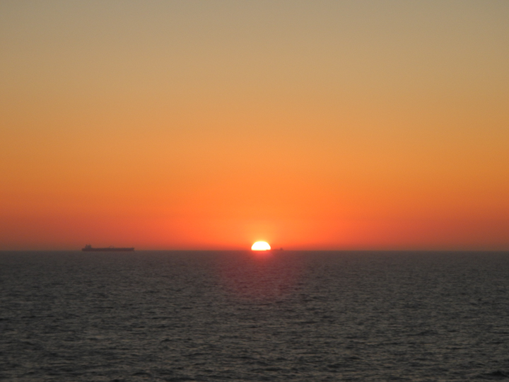 Zonsondergang op volle zee